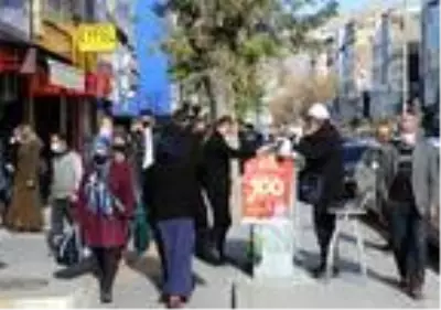 Van'da sokağa çıkma kısıtlaması öncesi çarşı ve pazarlarda yoğunluk Van'da sokağa çıkma kısıtlaması öncesi çarşı ve pazarlarda yoğunluk