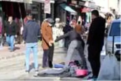 Van'da sokağa çıkma kısıtlaması öncesi çarşı ve pazarlarda yoğunluk Van'da sokağa çıkma kısıtlaması öncesi çarşı ve pazarlarda yoğunluk