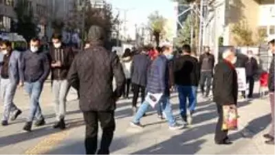 Sokağa çıkma kısıtlaması öncesi caddelerde yoğunluk Sokağa çıkma kısıtlaması öncesi caddelerde yoğunluk