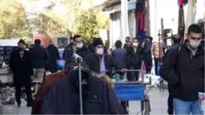 Sokağa çıkma kısıtlaması öncesi caddelerde yoğunluk Sokağa çıkma kısıtlaması öncesi caddelerde yoğunluk