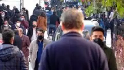 Sokağa çıkma kısıtlaması öncesi caddelerde yoğunluk Sokağa çıkma kısıtlaması öncesi caddelerde yoğunluk
