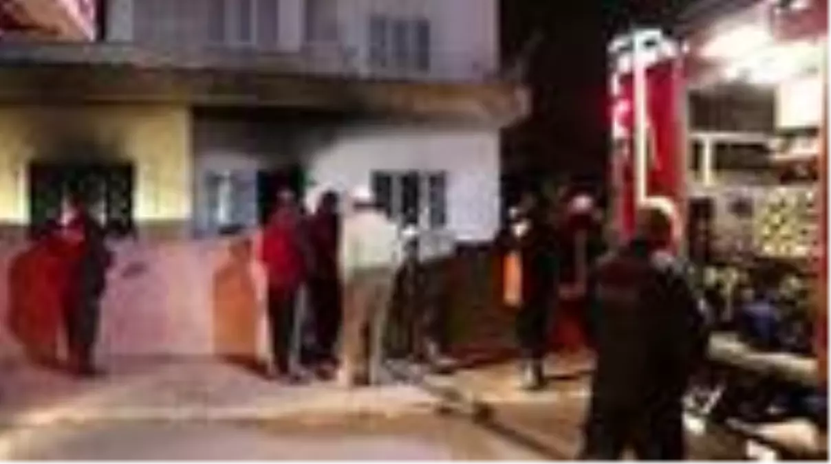 Yanan ev kullanılamaz hale geldi