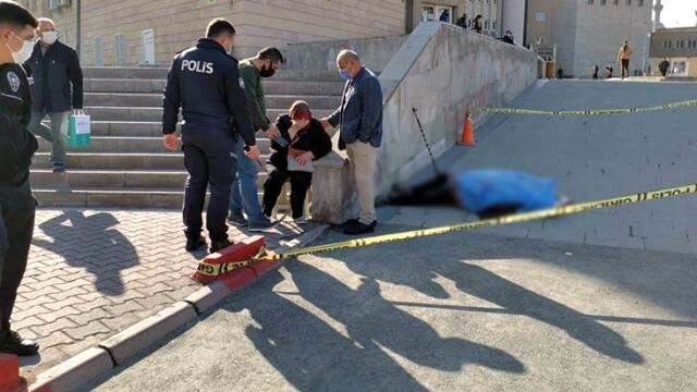 Yaşlı adam sokakta fenalaşıp hayatını kaybetti! Eşinin son bakışı yürek burktu