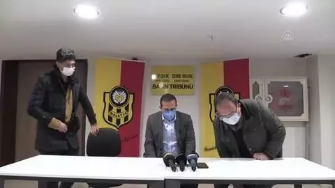 Yeni Malatyaspor, hayatını kaybeden gazetecilerin isimlerini basın tribününe verdi Yeni Malatyaspor, hayatını kaybeden gazetecilerin isimlerini basın tribününe verdi