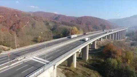 Anadolu Otoyolu Bolu Dağı geçişi en sakin günlerinden birini yaşıyor Anadolu Otoyolu Bolu Dağı geçişi en sakin günlerinden birini yaşıyor