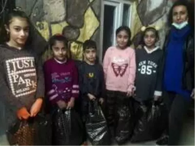Artuklu 1071 Derneği, kalem tutan eller üşümesin diyerek minik gönülleri ısıtıyor Artuklu 1071 Derneği, kalem tutan eller üşümesin diyerek minik gönülleri ısıtıyor