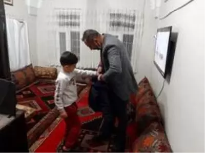 Artuklu 1071 Derneği, kalem tutan eller üşümesin diyerek minik gönülleri ısıtıyor Artuklu 1071 Derneği, kalem tutan eller üşümesin diyerek minik gönülleri ısıtıyor