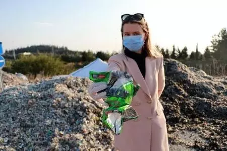 Avrupa'dan ithal edilen çöp, Adana'da yol kenarlarına dökülüyor Avrupa'dan ithal edilen çöp, Adana'da yol kenarlarına dökülüyor