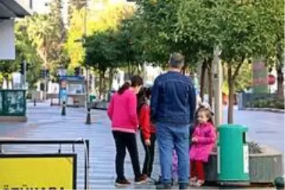 Bazıları sokağa, bazıları çatılara çıktı Bazıları sokağa, bazıları çatılara çıktı
