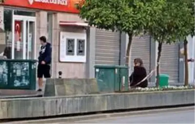 Bazıları sokağa, bazıları çatılara çıktı Bazıları sokağa, bazıları çatılara çıktı