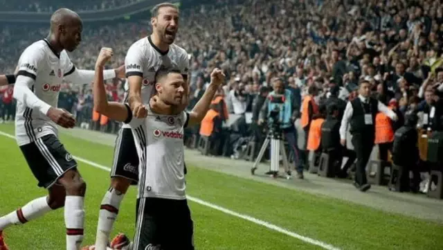 Beşiktaşlı yönetici Erdal Torunoğulları, Dusko Tosic ile transfer görüşmesi gerçekleştirdi Beşiktaşlı yönetici Erdal Torunoğulları, Dusko Tosic ile transfer görüşmesi gerçekleştirdi