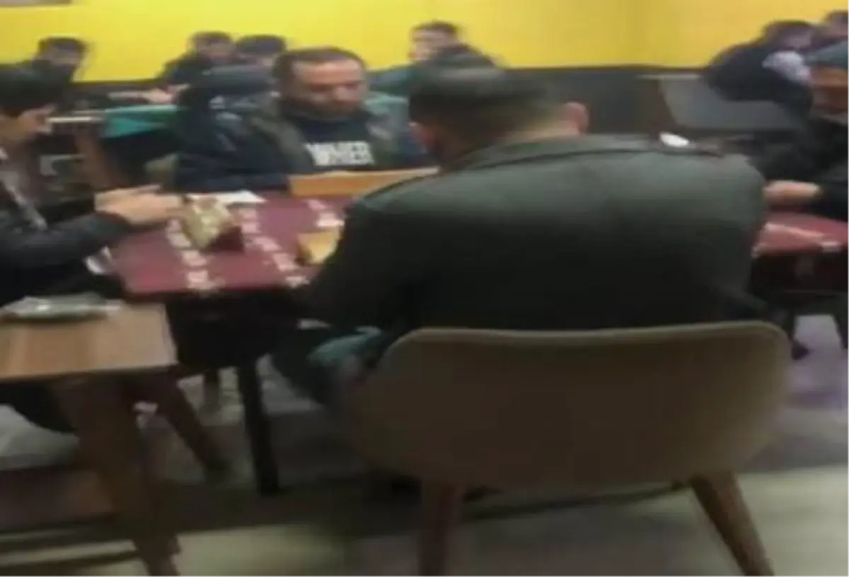 Beyoğlu'nda kahvehaneye baskın; Okey oynayan 19 kişiye ceza