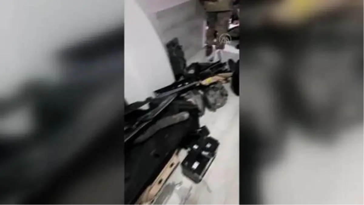 DİYARBAKIR - Hacizli otomobili parçalayıp satmaya çalıştıkları öne sürülen iki kardeş yakalandı