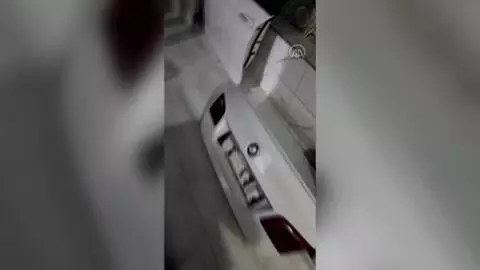 DİYARBAKIR - Hacizli otomobili parçalayıp satmaya çalıştıkları öne sürülen iki kardeş yakalandı