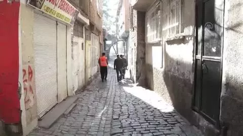 Sokağa çıkma kısıtlamasında sokak hayvanları unutulmadı Sokağa çıkma kısıtlamasında sokak hayvanları unutulmadı