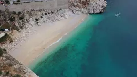 Dünyaca ünlü Kaputaş Plajı, martılara ve yaban keçilerine kaldı Dünyaca ünlü Kaputaş Plajı, martılara ve yaban keçilerine kaldı
