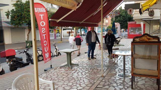 Gözlerde yine aynı korku! Antalya ve çevre illerde hissedilen deprem vatandaşları sokağa döktü