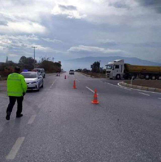Kamyonetle Motosiklet Çarpıştı: 1 Ölü, 1 Yaralı 2 Son dakika: Kamyonetle motosiklet çarpıştı: 1 ölü, 1 yaralı