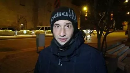 Kısıtlamada gidecek yeri olmadığını söyleyen gence polis yardımcı oldu Kısıtlamada gidecek yeri olmadığını söyleyen gence polis yardımcı oldu