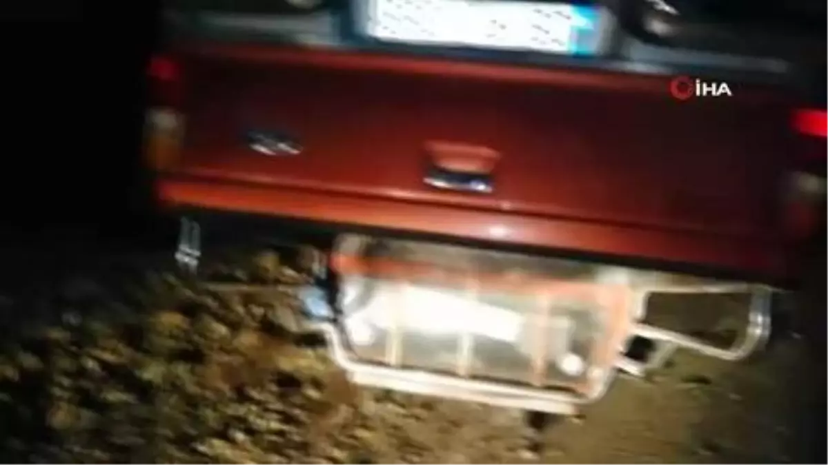 Kontrolden çıkan kamyonet ters döndü