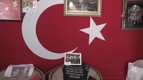 Son dakika... Şehit askerin ailesi evlerinin bir odasını oğullarının hatıralarıyla donattı Son dakika... Şehit askerin ailesi evlerinin bir odasını oğullarının hatıralarıyla donattı