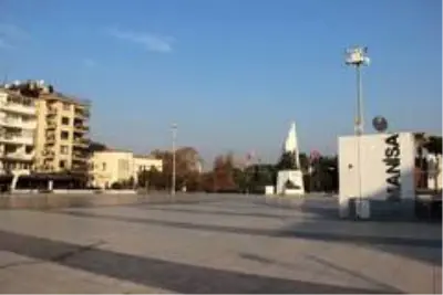 Şehrin sessizliğinde okunan salalar yankılandı