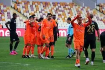 Süper Lig: Yeni Malatyaspor: 0 M.Başakşehir: 1 (İlk yarı)