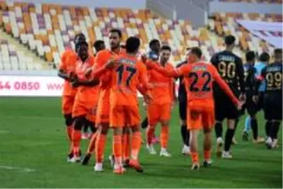 Süper Lig: Yeni Malatyaspor: 0 M.Başakşehir: 1 (İlk yarı)