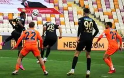 Süper Lig: Yeni Malatyaspor: 0 M.Başakşehir: 1 (İlk yarı)