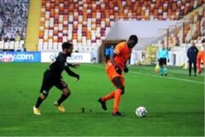 Süper Lig: Yeni Malatyaspor: 0 M.Başakşehir: 1 (İlk yarı)