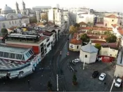 Taksim Meydanı boş kaldı Taksim Meydanı boş kaldı