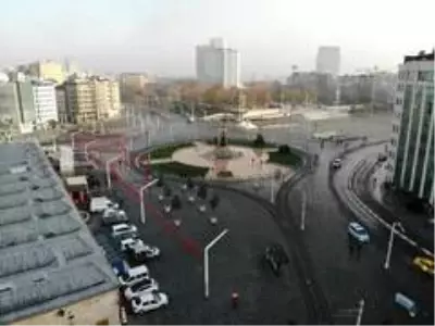Taksim Meydanı boş kaldı Taksim Meydanı boş kaldı