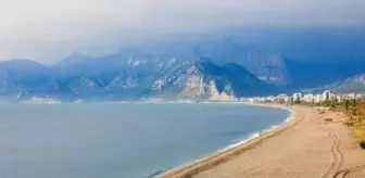 Antalya: Vaka oranının iki katına çıktığı Antalya evlere kapandı, sokaklar köpeklere kaldı Antalya: Vaka oranının iki katına çıktığı Antalya evlere kapandı, sokaklar köpeklere kaldı