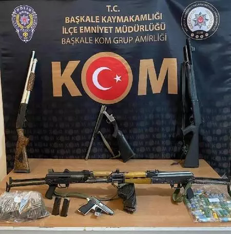 Van'da uyuşturucu ve silah operasyonu Van'da uyuşturucu ve silah operasyonu