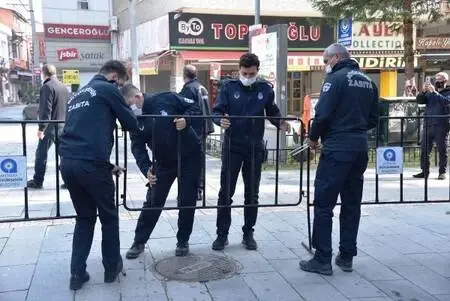 Yaya trafiğinin olduğu cadde, 3 bin 500 kişi ile sınırlandırıldı Yaya trafiğinin olduğu cadde, 3 bin 500 kişi ile sınırlandırıldı