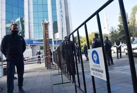 Yaya trafiğinin olduğu cadde, 3 bin 500 kişi ile sınırlandırıldı Yaya trafiğinin olduğu cadde, 3 bin 500 kişi ile sınırlandırıldı