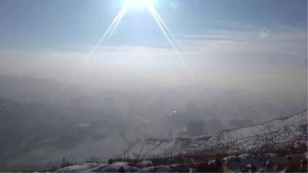 Yüksekova'da sis etkili oldu