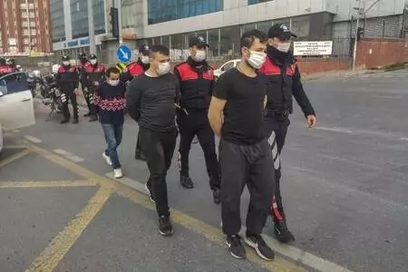 Başakşehir'de denetimden kaçan ve çok sayıda sabıkası bulunan 3 kişi yakalandı