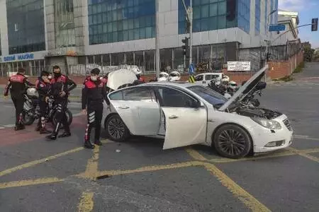 Başakşehir'de denetimden kaçan ve çok sayıda sabıkası bulunan 3 kişi yakalandı