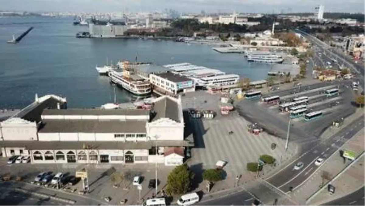 Boş kalan Kadıköy ve Caddebostan sahili havadan fotoğraflandı
