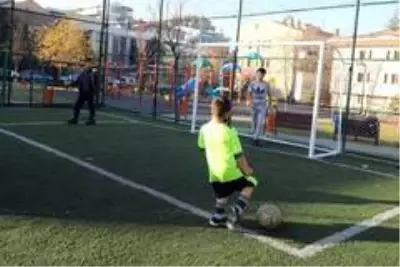 Çankaya Belediyesi pandemi döneminde de parkları yenilemeye devam ediyor Çankaya Belediyesi pandemi döneminde de parkları yenilemeye devam ediyor