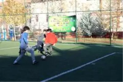Çankaya Belediyesi pandemi döneminde de parkları yenilemeye devam ediyor Çankaya Belediyesi pandemi döneminde de parkları yenilemeye devam ediyor