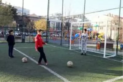 Çankaya Belediyesi pandemi döneminde de parkları yenilemeye devam ediyor Çankaya Belediyesi pandemi döneminde de parkları yenilemeye devam ediyor