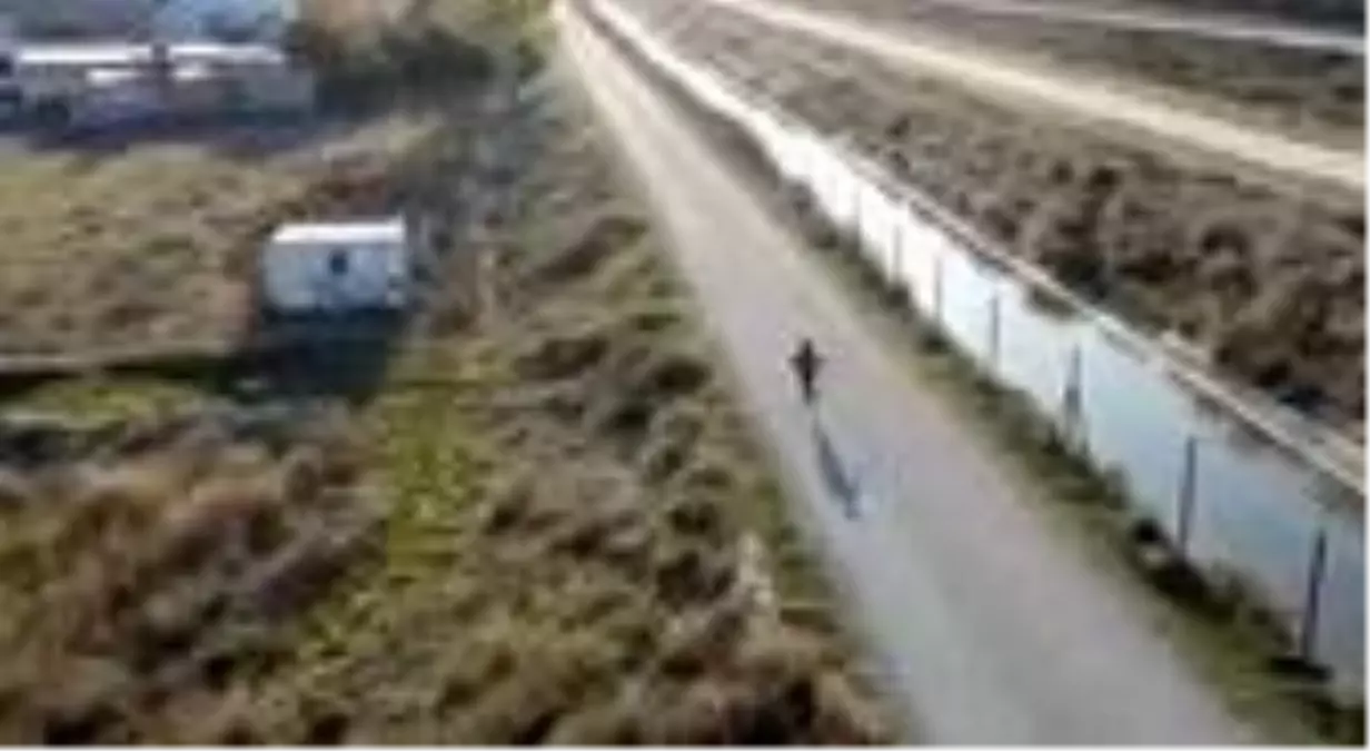 Çocuk drone'dan korkup kaçtı