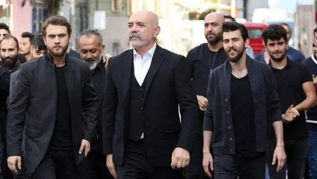 Çukur'da sürpriz gelişme! 'İdris Baba' diziye geri döndü Çukur'da sürpriz gelişme! 'İdris Baba' diziye geri döndü