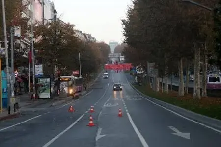 Kısıtlamanın ikinci gününde meydanlar ve yollar boş kaldı
