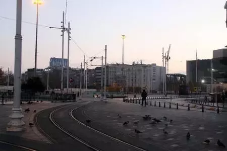 Kısıtlamanın ikinci gününde meydanlar ve yollar boş kaldı