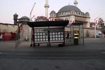 Kısıtlamanın ikinci gününde meydanlar ve yollar boş kaldı