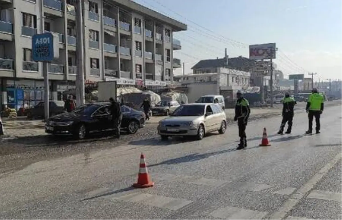Kısıtlamaya uymadılar, ceza yazılmaması için polisi ikna etmeye çalıştılar