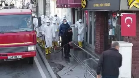 Nevşehir'de boş kalan caddeler 'foşur foşur' yıkandı Nevşehir'de boş kalan caddeler 'foşur foşur' yıkandı